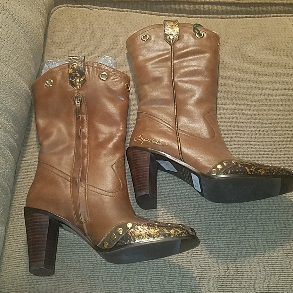 CAPETTA HEELED BOOTS 👢👢 - Picture 2 of 16